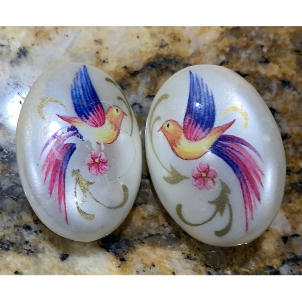Vintage Multicolored Song Bird Plastic Pearlized Oval Clip Earrings